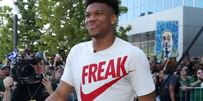 亲兄弟明算账,谁打得好谁上（兄弟归兄弟，账要算清，凭实力上场）