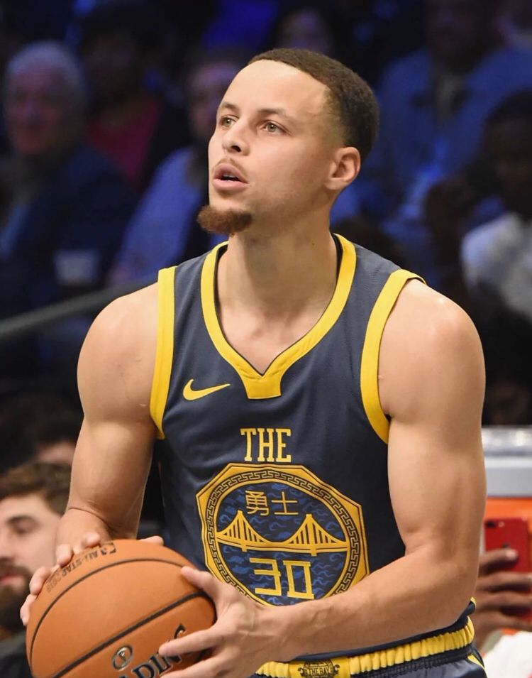 邮报：梅努希望冬窗离开曼联，有12家俱乐部对他感兴趣（邮报：梅努盼冬窗离队曼联 12家俱乐部有意引进）